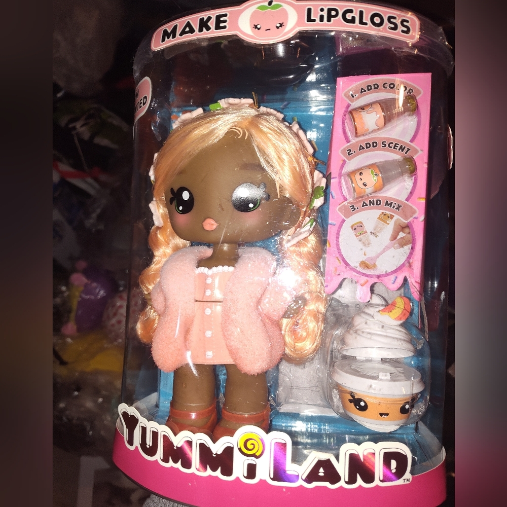 YummiLand Large Doll PiperPeach, Lip Gloss Pet And DIY Lipgloss Kit - Picture 4 of 7